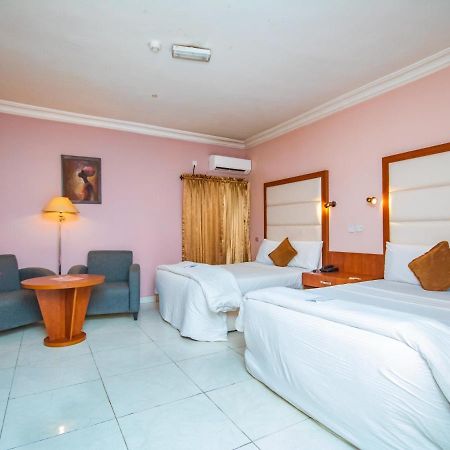 Denis Hotel Abuja Mobushipe Exterior photo