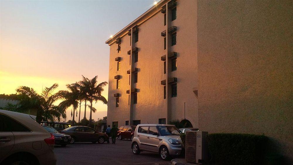 Denis Hotel Abuja Mobushipe Exterior photo