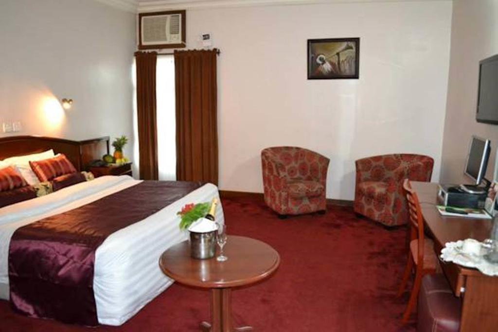 Denis Hotel Abuja Mobushipe Room photo