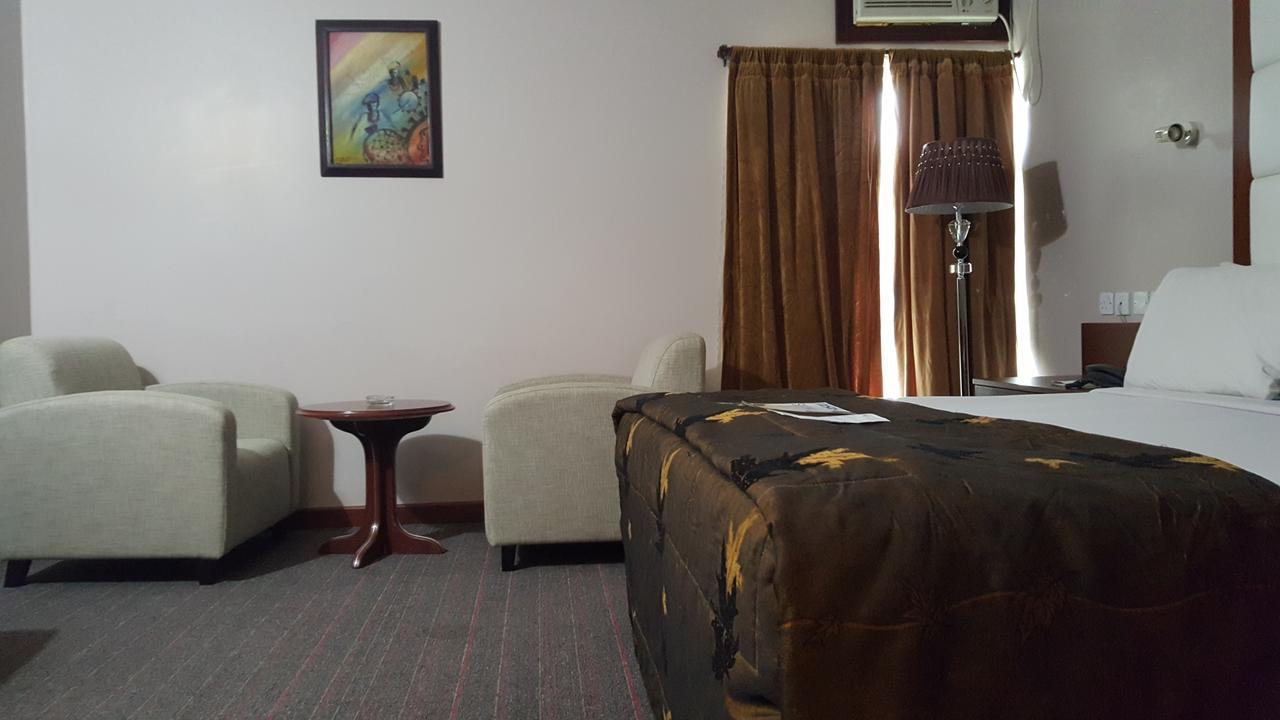 Denis Hotel Abuja Mobushipe Exterior photo