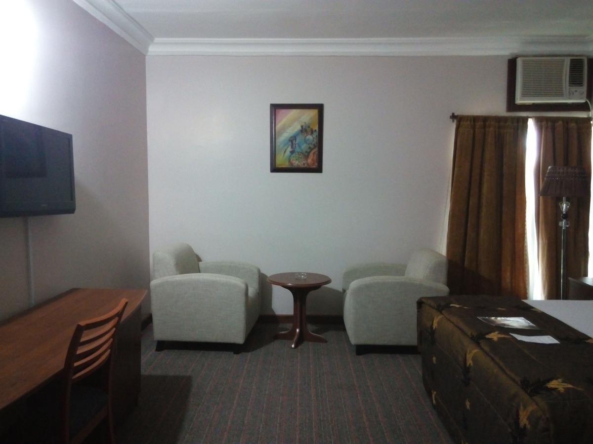 Denis Hotel Abuja Mobushipe Exterior photo