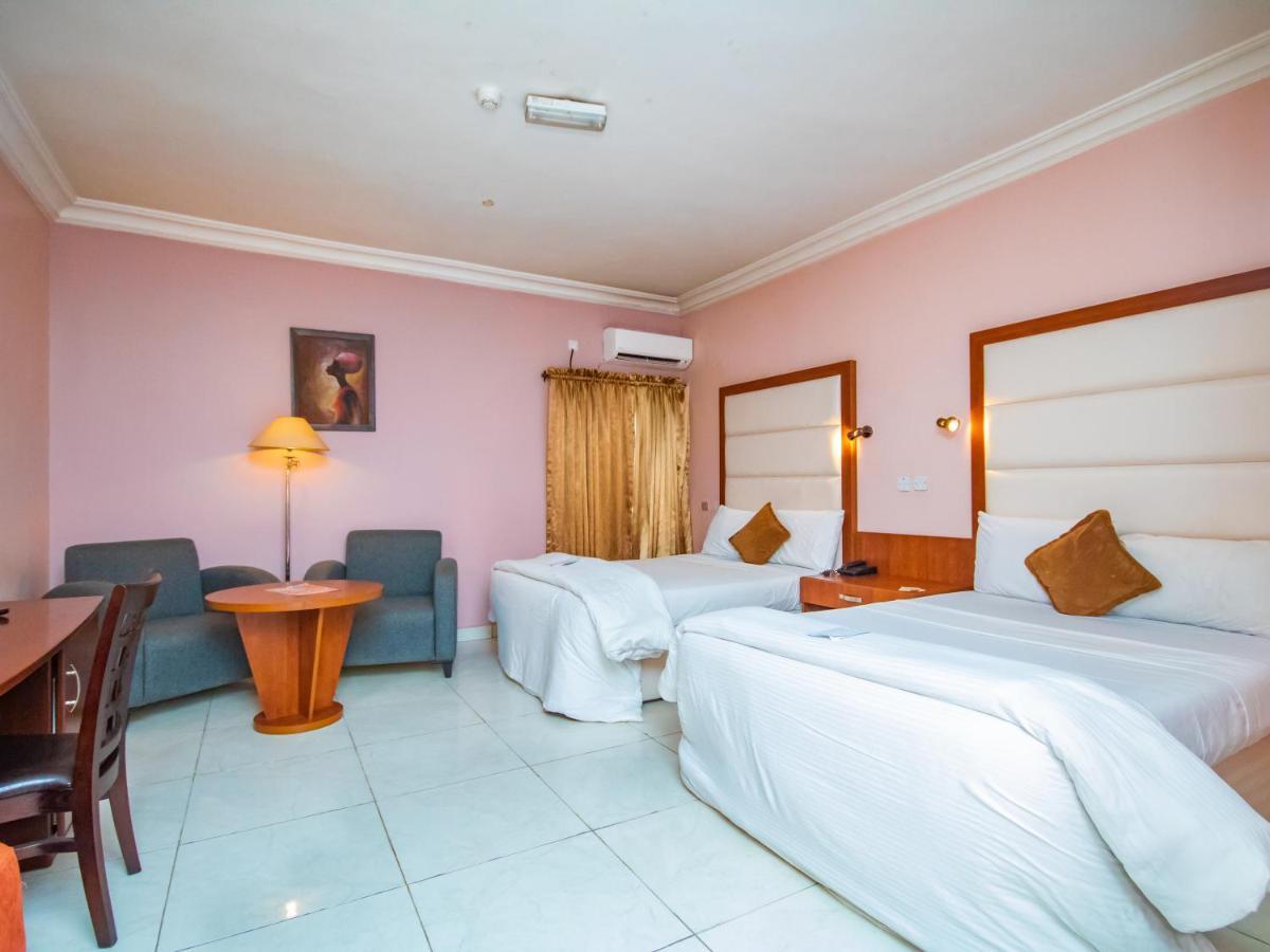 Denis Hotel Abuja Mobushipe Exterior photo